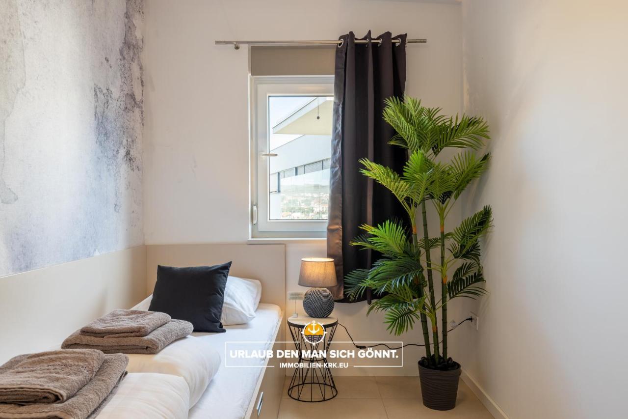 Penthouse Panorama Deluxe In Malinska Apartment Exterior photo